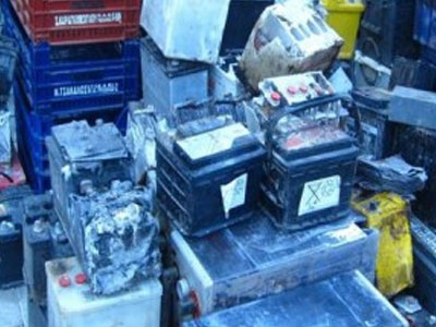 Τρίκαλα: Έκλεβε μπαταρίες από αυτοκίνητα