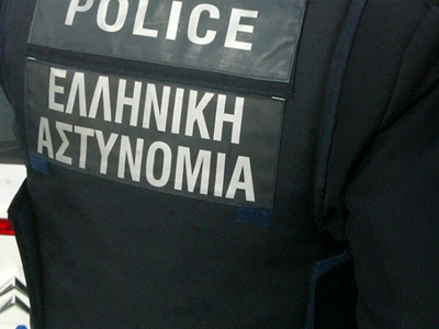 Πάτρα: Ανήλικος με γυναικεία… συμμορία, έκλεψαν ταξιτζή!