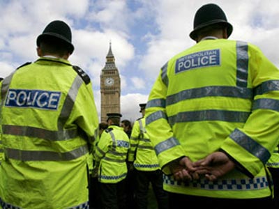 Βρετανία: Οι μαθητές είναι αρματωμένοι σαν… αστακοί