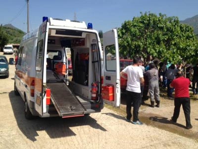 Παραλίγο να πνιγεί όταν έπεσε σε αυλάκι με το μηχανάκι