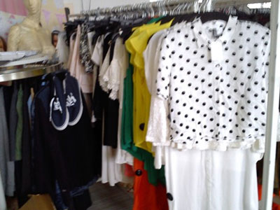 Έκλεβαν ρούχα από καταστήματα του Πειραιά