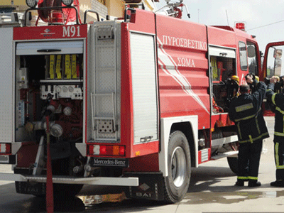 Πτολεμαΐδα: Απεγκλώβισαν γυναίκα από φλεγόμενο διαμέρισμα
