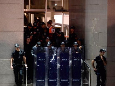 Νέες συλλήψεις αστυνομικών στην Τουρκία