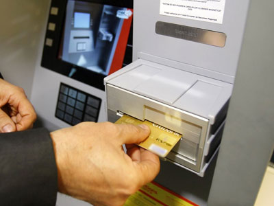 Αυτό το Πάσχα προσέξτε τις αναλήψεις σας από τα ΑΤΜ