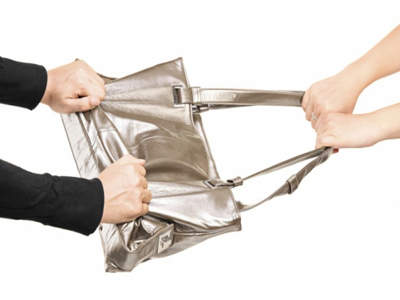 Συνέλαβαν 21χρονο τσαντάκια στον Βόλο