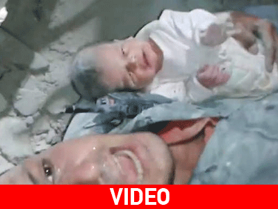 Βίντεο σοκ: Απεγκλώβισαν σώο ένα βρέφος από τα συντρίμμια