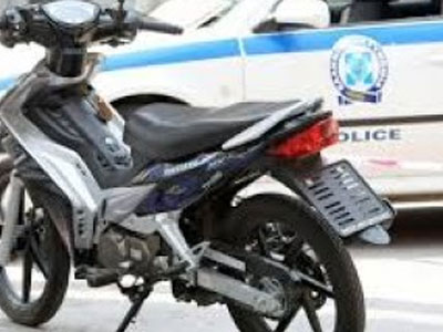 Βόλος: Ανήλικοι λήστεψαν 68χρονη με κλεμμένο μηχανάκι