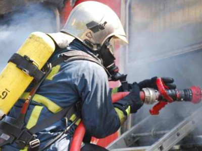 Φωτιά σε εργοστάσιο στην Εθνική Οδό Αθηνών-Λαμίας