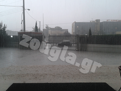 Νεροποντή στα βόρεια προάστια