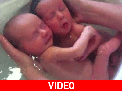Δίδυμα γεννήθηκαν και νόμιζαν ότι ήταν ακόμη στη κοιλιά της μαμάς τους