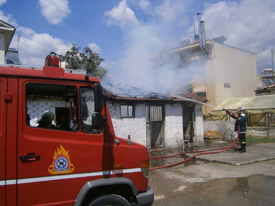 Θεσσαλονίκη: Φωτιά σε σπίτι από τζάκι