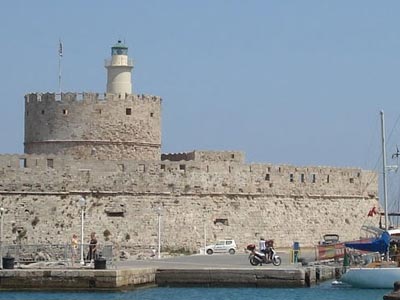 Ρόδος: Έκλεψαν δημοτικά οχήματα