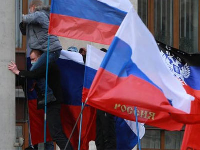 Φιλορώσοι διαδηλωτές ανακατέλαβαν το κυβερνητικό κτίριο στο Ντονέτσκ