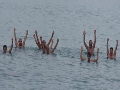 Κρήτη: Έκαναν… βουτιά και έκοψαν τη βασιλόπιτα