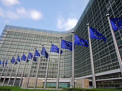 Αναθεωρεί τις προβλέψεις της για την ελληνική οικονομία η Κομισιόν