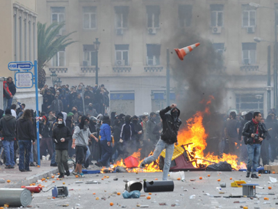 Economist : Υψηλός ο κίνδυνος κοινωνικής έκρηξης στην Ελλάδα