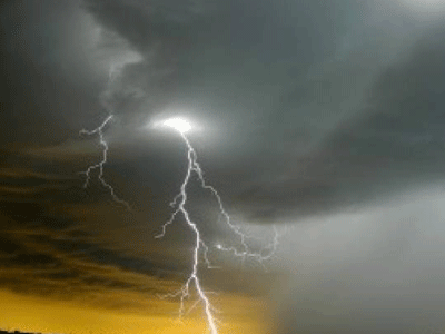 Λάρισα: Κεραυνός «χτύπησε» πολυκατοικία