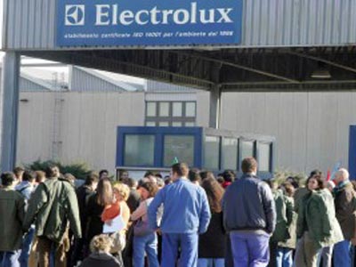 Απεργούν οι εργάτες μονάδων της Electrolux στην Ιταλία
