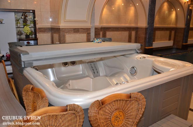 Τζακούζι στο σπίτι του Πσόνκα