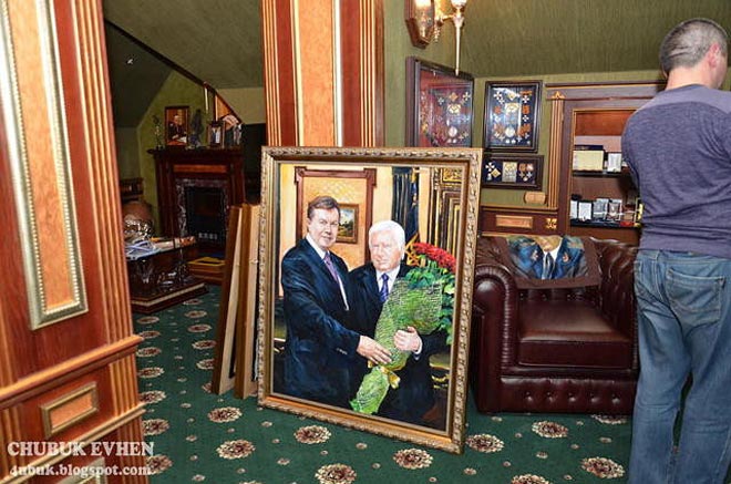 Ο Πσόνκα και ο Γιανουκόβιτς ποζάρουν για πορτρέτο 