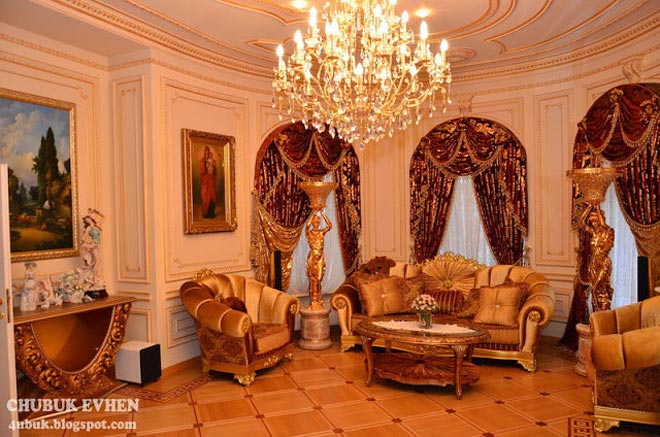 Το σαλόνι του Πσόνκα γεμάτο χλιδή 