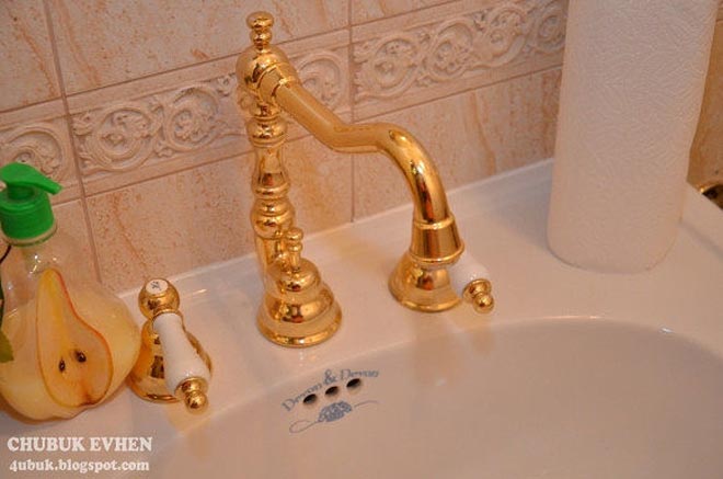 Οι χρυσές βρύσες στο σπίτι του Πσόνκα 