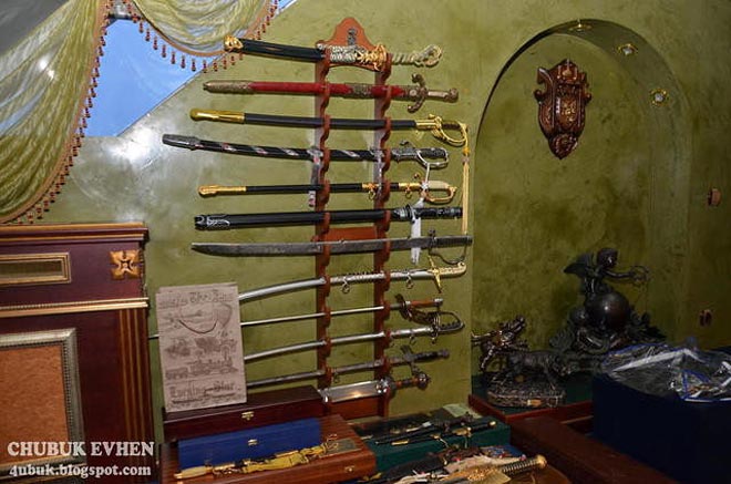 Συλλογή από σπαθιά στο σπίτι του Πσόνκα