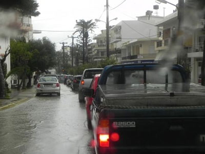 Ξαφνική νεροποντή στον Άγιο Νικόλαο και στην Ιεράπετρα