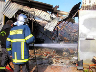 Αλεξανδρούπολη: Στις φλόγες αποθήκη του ΟΛΑ