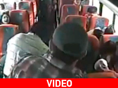 Ληστές εκτέλεσαν εν ψυχρώ πατέρα και γιο μέσα σε κατάμεστο λεωφορείο