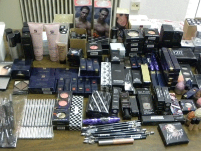 Πωλούσαν καλλυντικά-μαϊμού στα Τρίκαλα