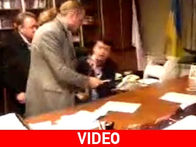 Κίεβο: Εθνικιστές βουλευτές ξυλοκοπούν τον διευθυντή της κρατικής τηλεόρασης