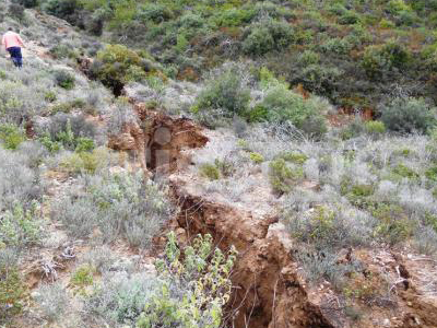 Ηλεία: Καταρρέει το βουνό στο Περιστέρι Ηλεία: Καταρρέει το βουνό στο Περιστέρι