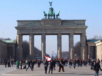 Τον Γιούνκερ προκρίνουν οι Γερμανοί