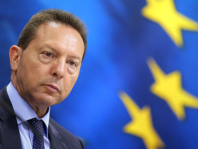 Στις Βρυξέλλες θα μεταφερθεί η κόντρα Στουρνάρα- τρόικας