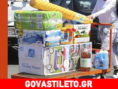 Διάσημη ζάμπλουτη κυρία ψωνίζει… χαρτί υγείας από τις προσφορές!