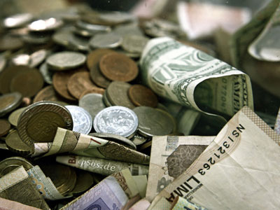 Σε επίπεδο – ρεκόρ το χρέος των μεγαλύτερων αναπτυγμένων οικονομιών