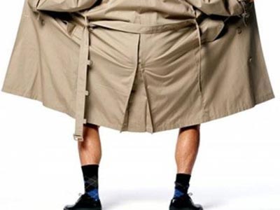 Πάτρα: Επιδειξίας με κουκούλα σπέρνει τον τρόμο