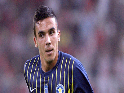 Πλησιάζει σε Κουρμπέλη η ΑΕΚ