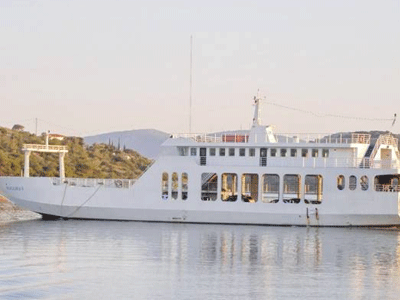 Ταλαιπωρία για τους επιβάτες επιβατικού πλοίου στη Σαλαμίνα