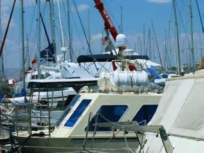 Έκλεβαν καύσιμα από σκάφη αναψυχής