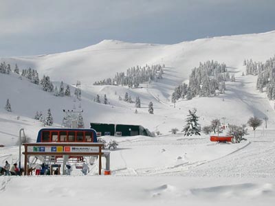 Φρέσκο χιόνι στα χιονοδρομικά κέντρα