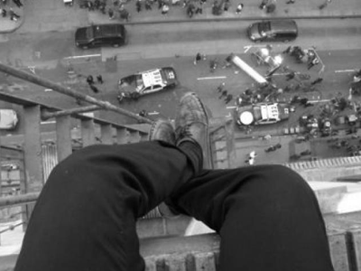 Βούτηξε από τον 5ο όροφο εμπορικού κέντρου στην Καρδίτσα