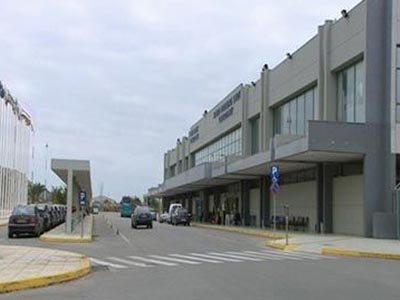 Κατέλαβαν το γραφείο του αερολιμενάρχη στα Χανιά