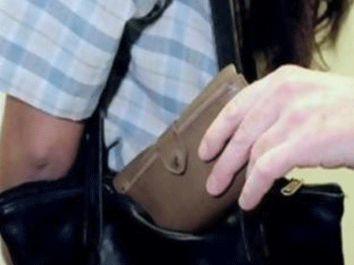 Την πήρε ο ύπνος στο λεωφορείο και της άρπαξαν το πορτοφόλι