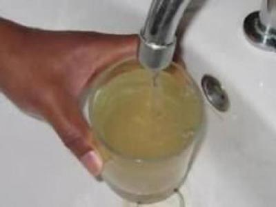 «Κόκκινο» νερό τρέχει στις βρύσες μετά τον σεισμό