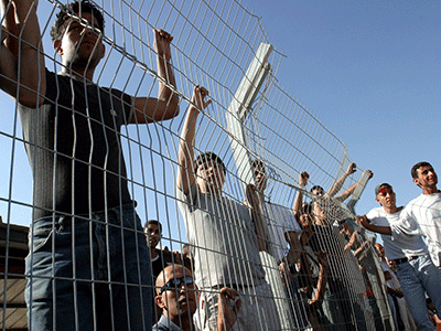 Ξενίνησε η απελευθέρωση 26 Παλαιστινίων κρατουμένων