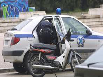 Αμαλιάδα: Τον έπιασαν την ώρα που έκλεβε τo μηχανάκι