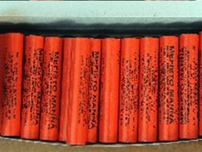 Πουλούσε φωτοβολίδες μέσω διαδικτύου