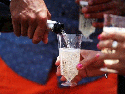 Το αλκοόλ στη μέση ηλικία επηρεάζει τη μνήμη